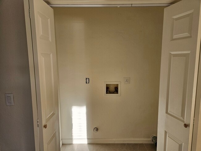 Building Photo - 4445 S Kostka Ave