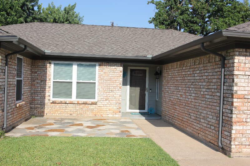 Building Photo - 412 Live Oak Dr
