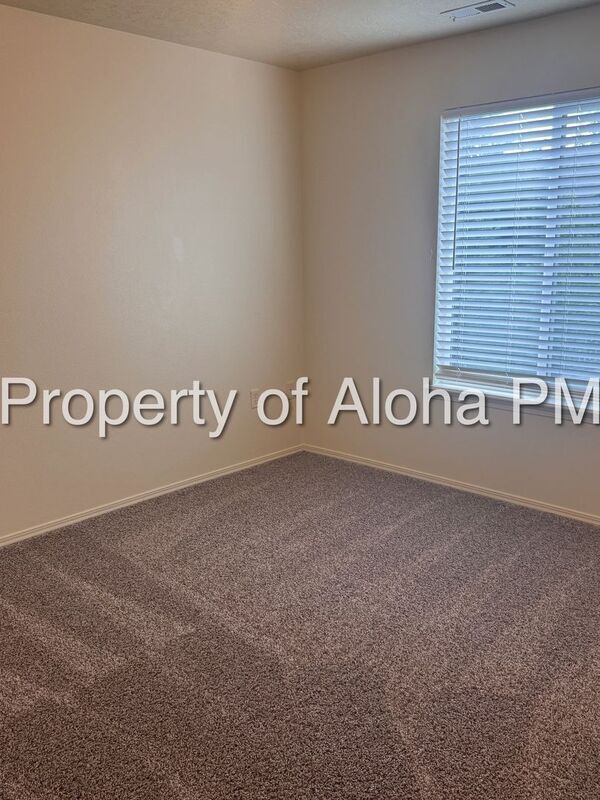 Building Photo - 1043 W Pine Ave