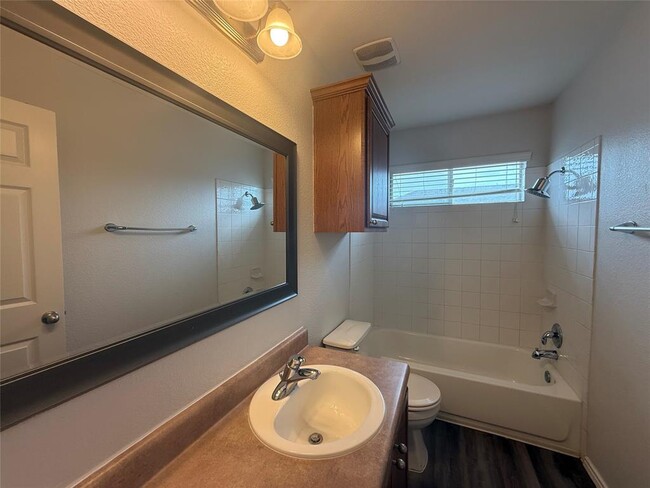 Building Photo - 408 N Cascades Ave