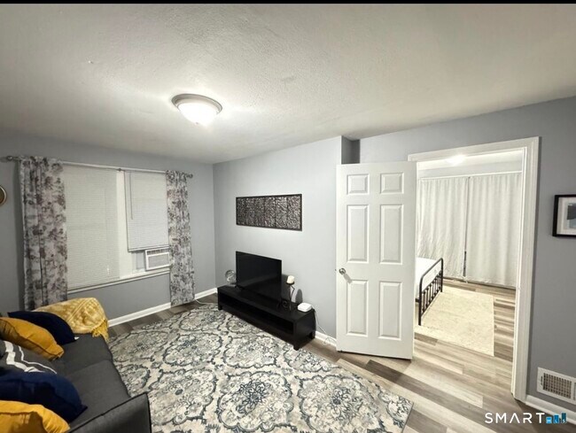 Building Photo - 21 Pond Lily Ave