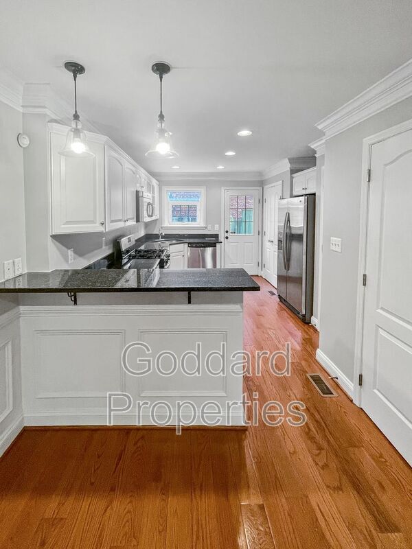 Building Photo - 511 S Chester St
