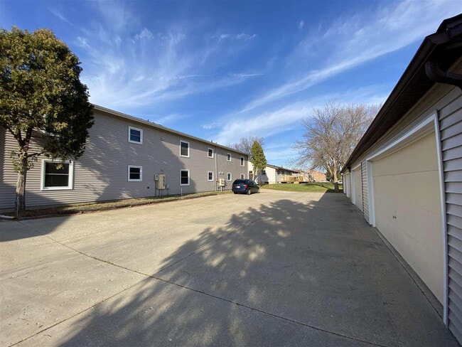 Building Photo - 235 Broadway Dr