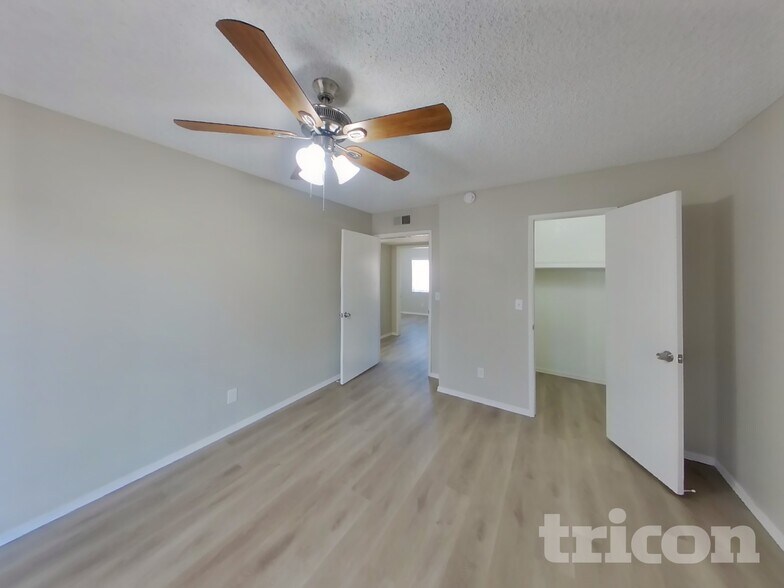 Building Photo - 10717 West Campbell Ave