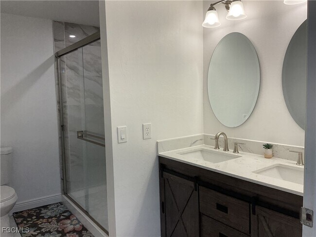 Building Photo - 245 Shrub Ln N