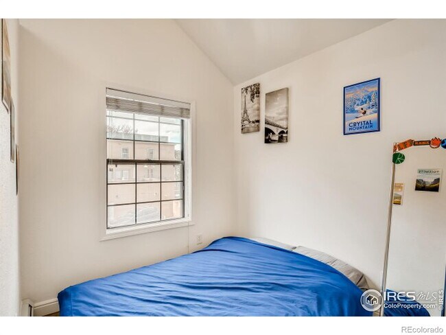 Building Photo - "Chic Urban Retreat: Cozy 1-Bed Condo in t...