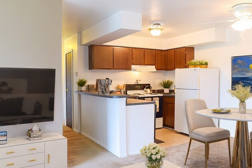 Building Photo - Marianne Manor Apartments