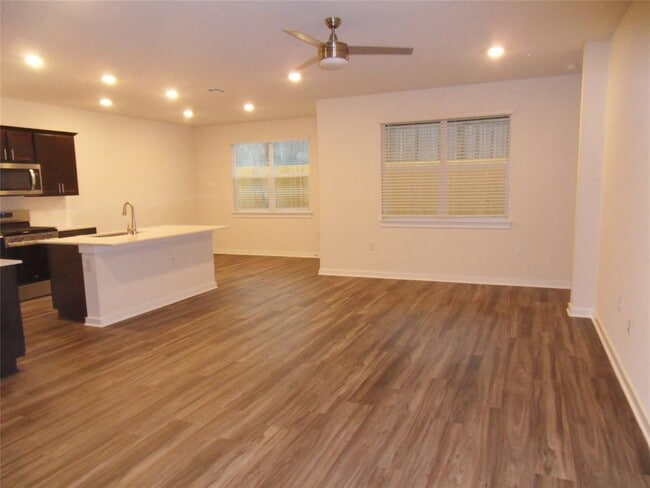 Building Photo - 14016 Lubeck Dr
