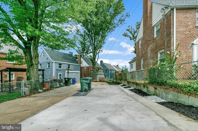 Building Photo - 6005 New Hampshire Ave NE