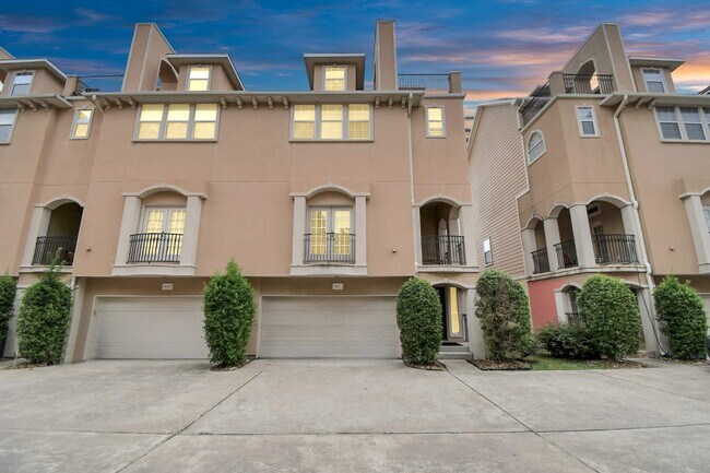 Primary Photo - 5625 Dolores St