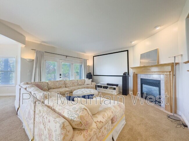 Building Photo - 49 E Fairway Dr