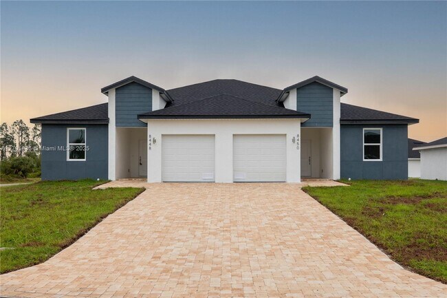 Building Photo - 8450 Dinnano St