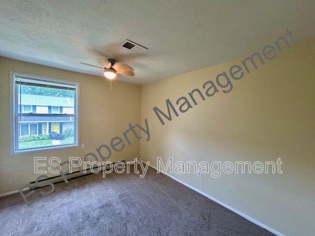 Building Photo - 718 Southfield Ct