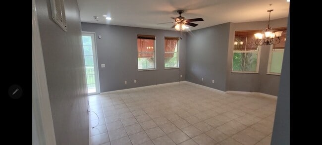 Building Photo - 3920 Laurel Ln