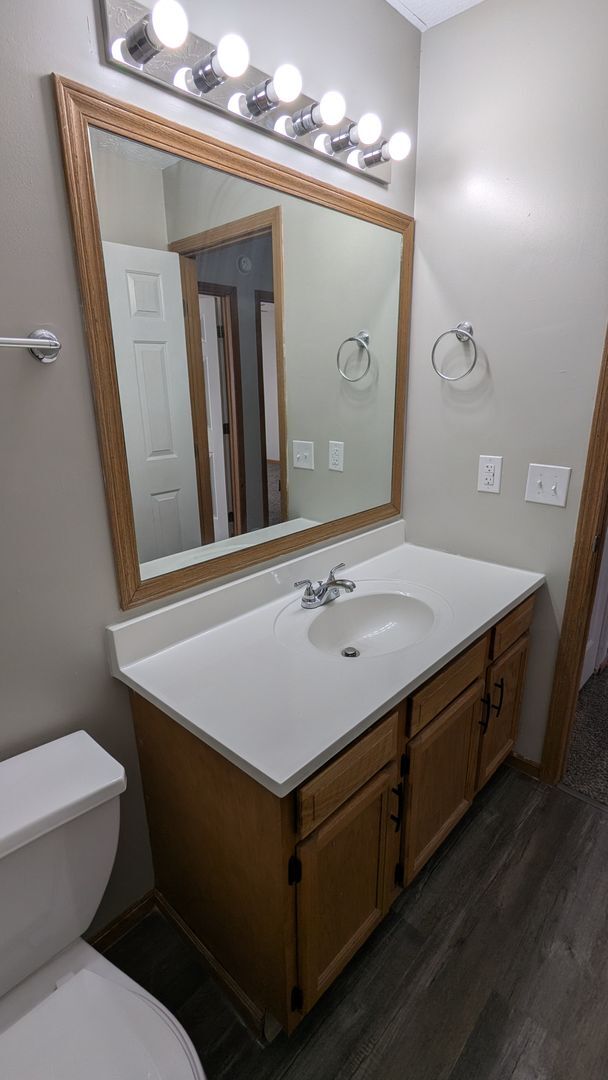 Building Photo - MN Cedar Village (859)