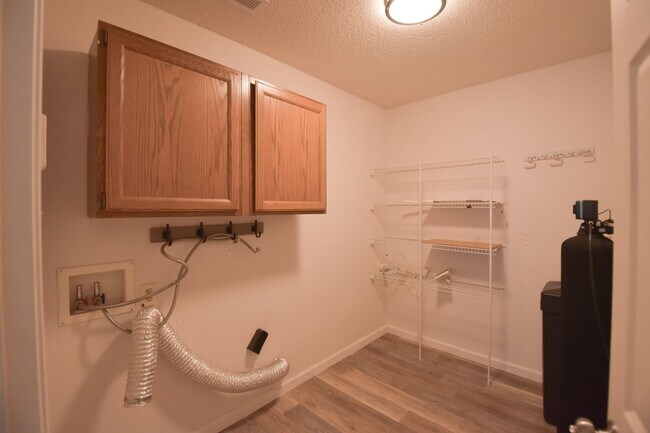 Building Photo - 551 Runnymede Ct