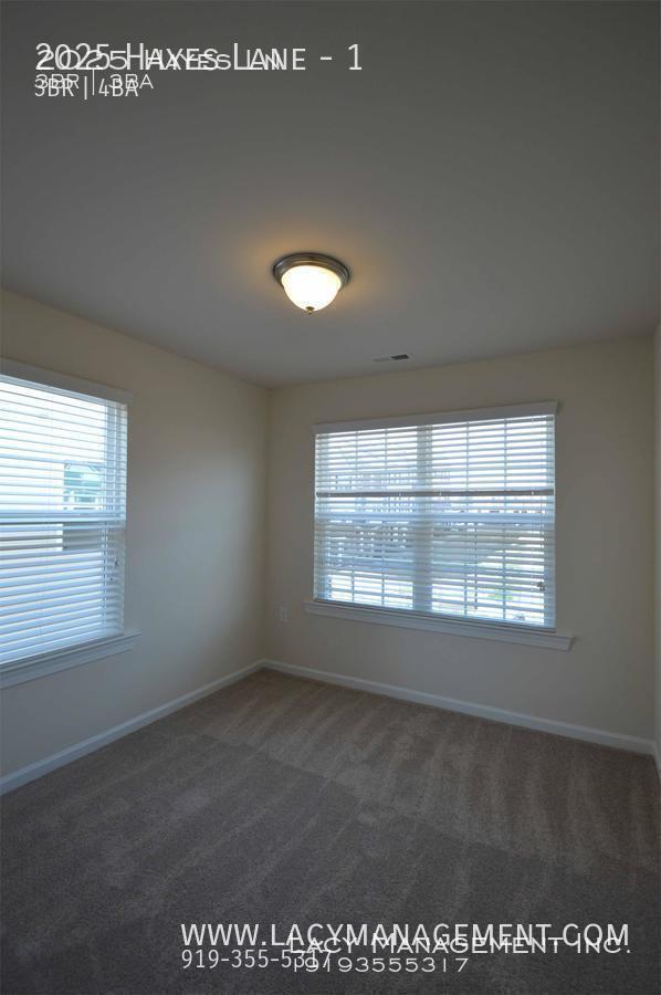 Building Photo - 2025 Hayes Ln