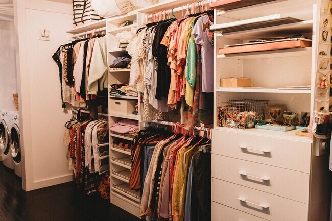 Building Photo - Cal Peggy 501 676 1758