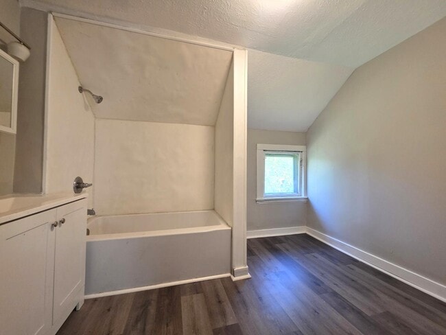 Building Photo - 6215 Carpenter Ave