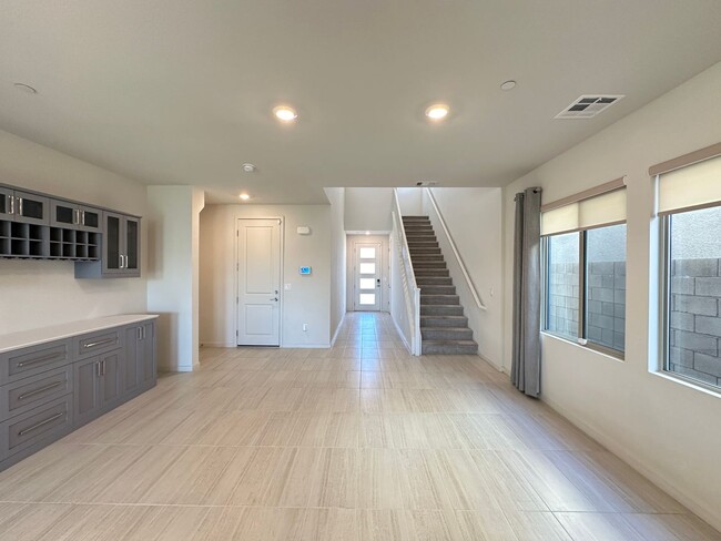 Building Photo - Summerlin West