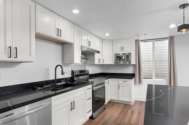 Building Photo - 14652 S Quiet Glen Dr