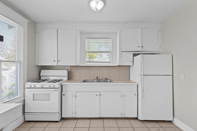 Building Photo - 4020 Avenue O 1/2