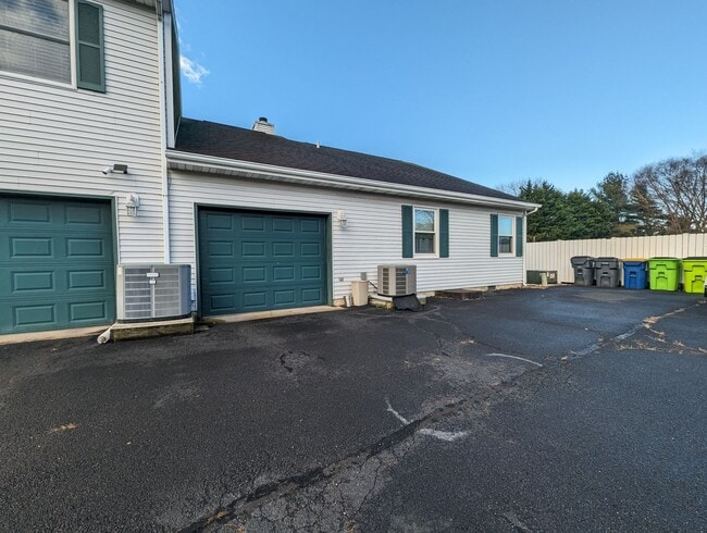 Building Photo - Discover Tranquil Living in Georgetown: A Cozy 2-Bedroom Retreat with All-Season Patio and Conven...