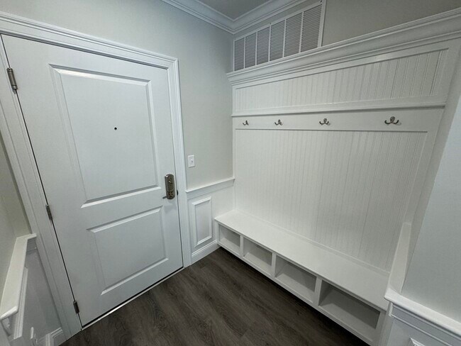 Building Photo - 320 Middlesex Ave