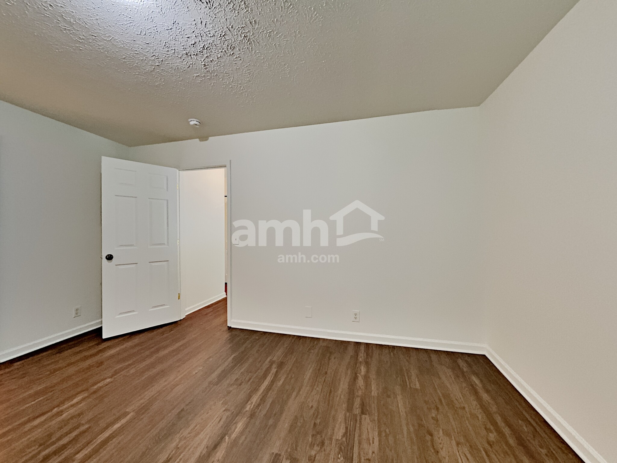 Building Photo - 2425 Edencrest Dr