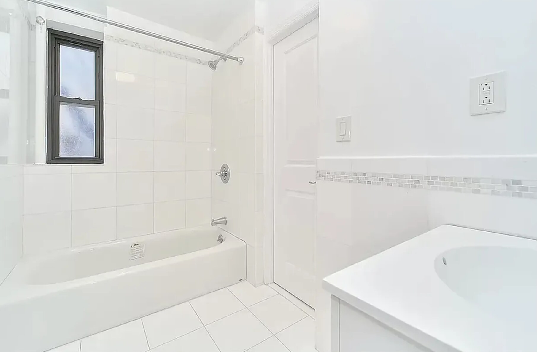 Building Photo - 248 E 68th St