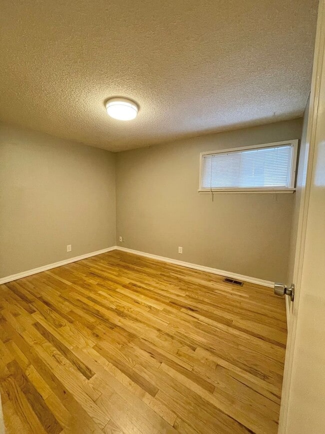 Building Photo - 4Bd/2Ba Shoreline House