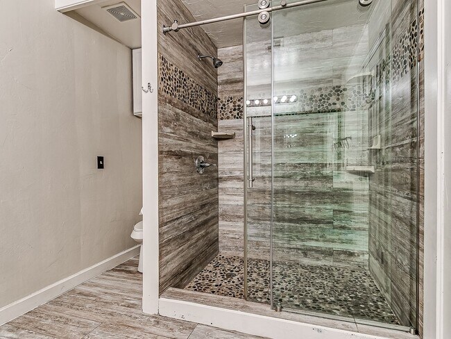 Building Photo - Updated Home + Edmond Schools + The Valley