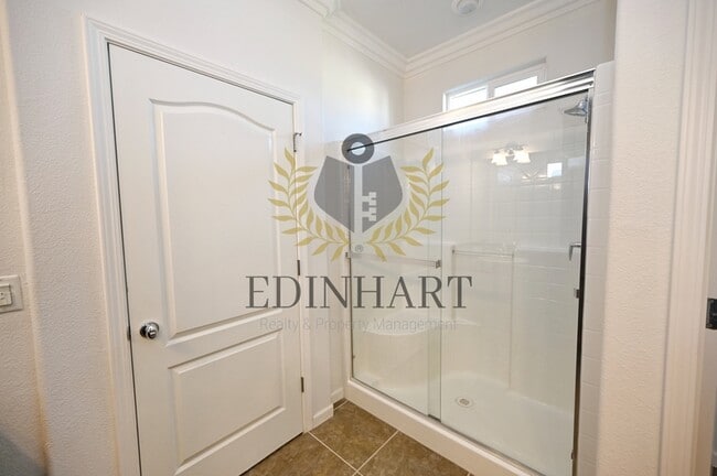 Building Photo - 3238 Lahar Ln