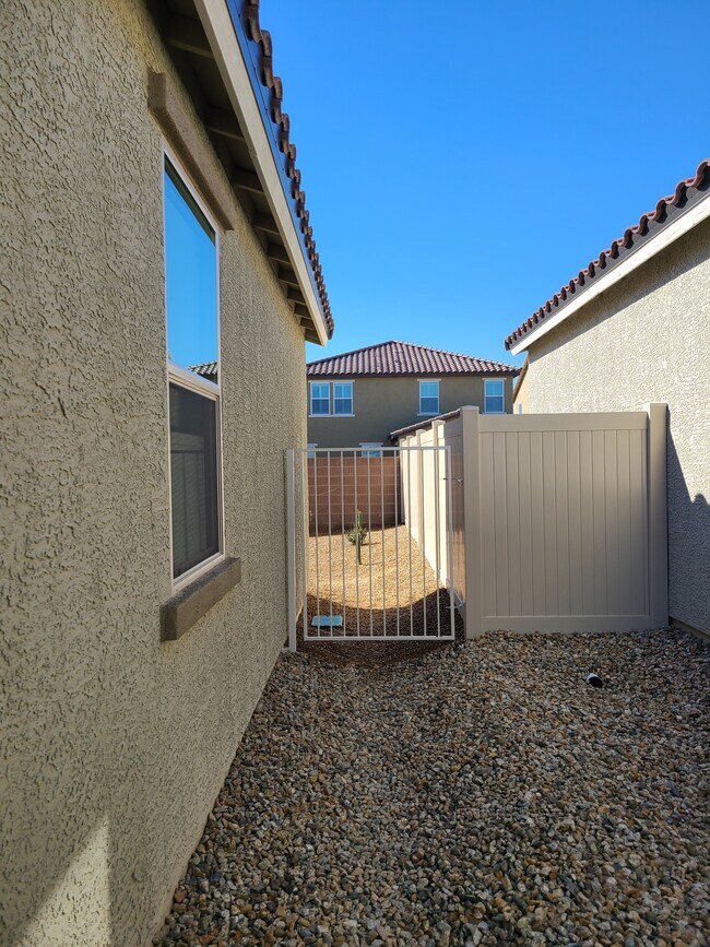 Building Photo - 6807 Feather Hill St