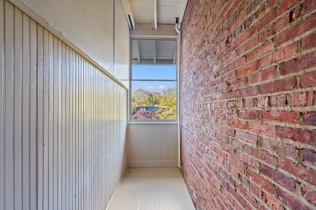 Building Photo - 2814 Bellevue Terrace NW