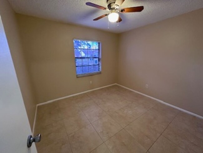 Building Photo - * Annual* The perfect place 2 bedrooms, 2 ...