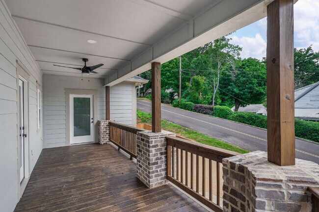 Building Photo - "Brand New 3-Bed, 3-Bath Retreat with Modern LVP Flooring in the Heart of Fort Payne!"