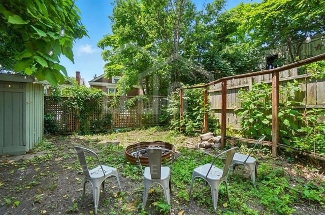 Building Photo - 2319 Victor St