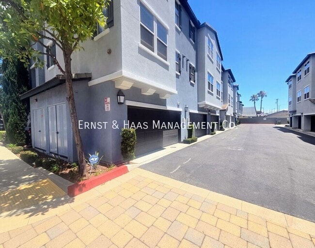 Building Photo - 3003 E Pacific Coast Hwy