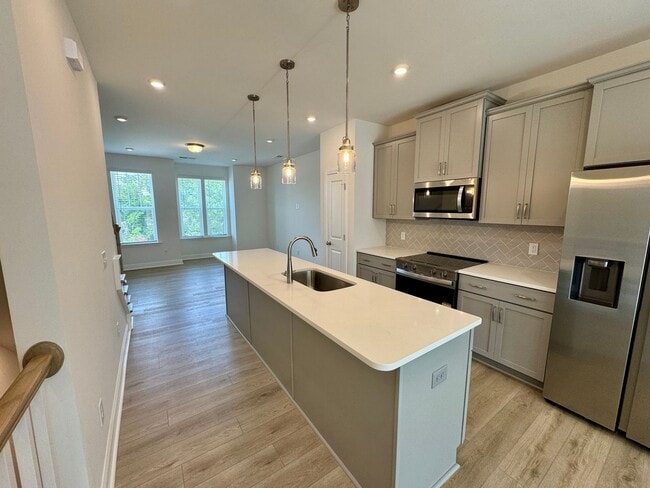Building Photo - Brand New 3BR/3.5 Bath Townhouse in South ...