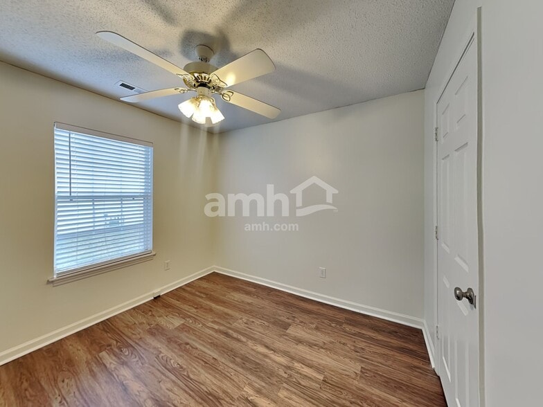 Building Photo - 2804 Robyns Glen Dr