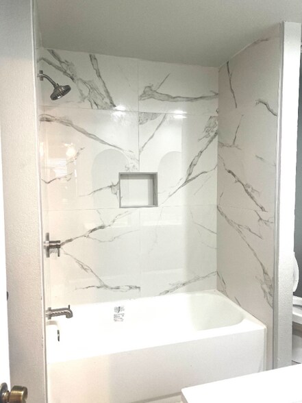 Building Photo - 2407 Ventura Dr