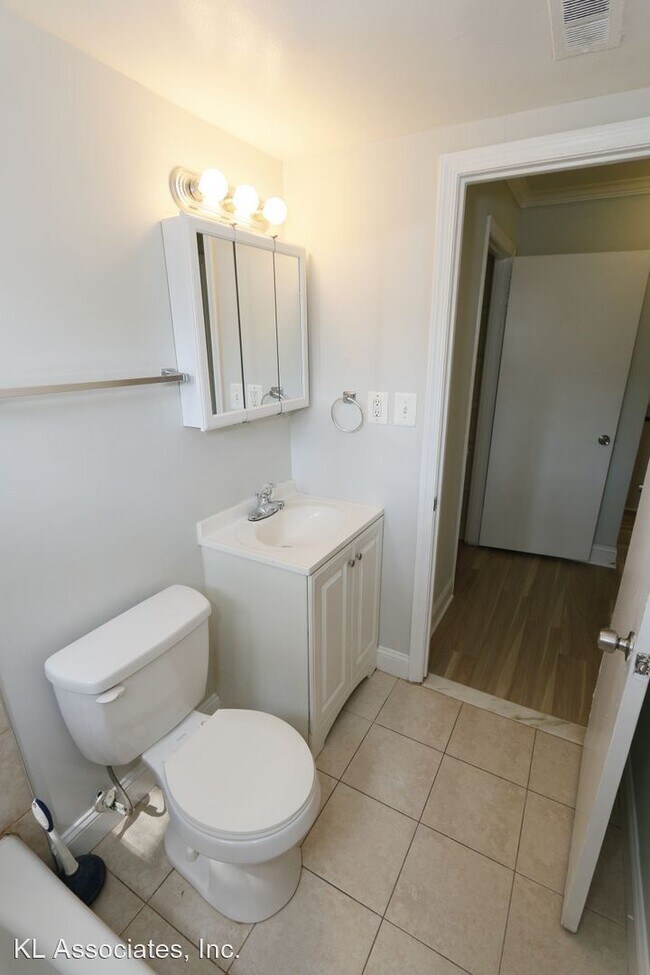 Building Photo - 1 br, 1 bath House - 7529 Riverdale Road  ...