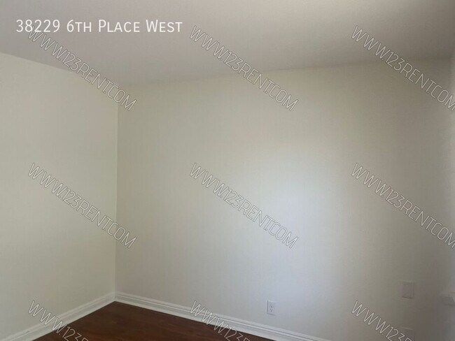 Building Photo - 38229 6th Pl W