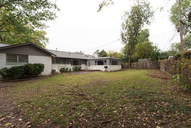 Building Photo - 5143 S Richmond Ave
