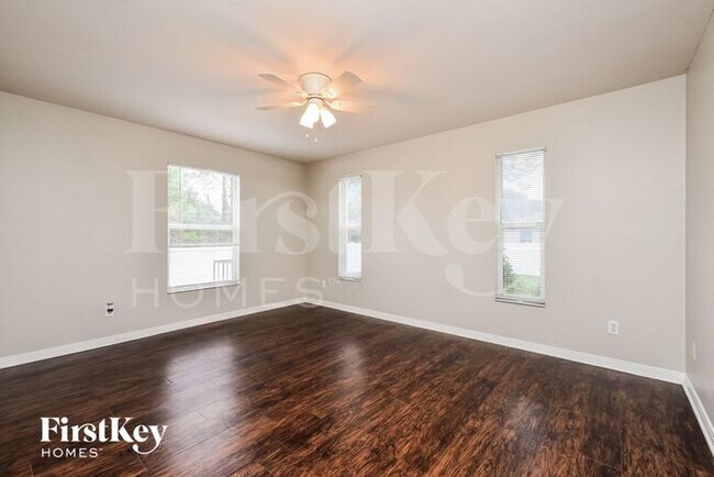 Building Photo - 4725 22nd St SW