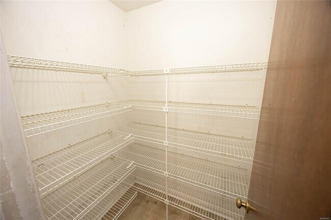 Building Photo - 510 Hollow Wood Rd