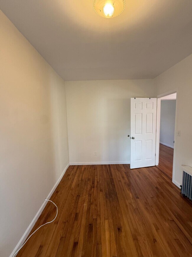 Building Photo - 53 Carman St