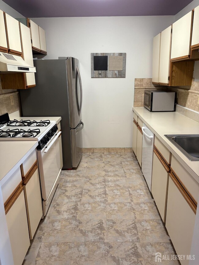 Building Photo - 420 Stratford Pl