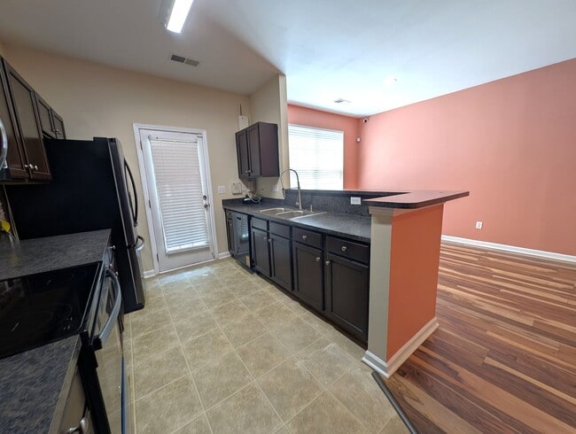 Building Photo - Charming, 2 Story End Unit Townhouse located in the Glenlea Park Community!
